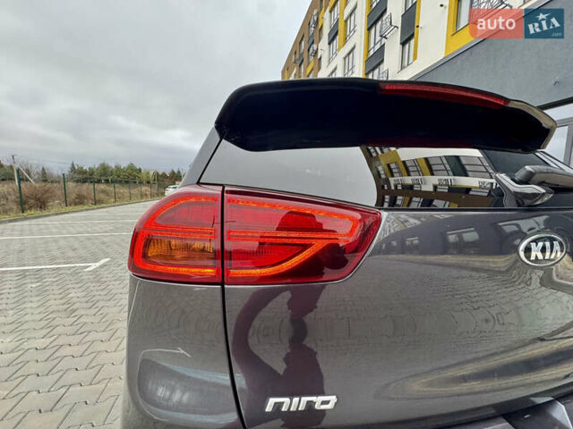 Серый Киа Niro, объемом двигателя 0 л и пробегом 109 тыс. км за 20500 $, фото 10 на Automoto.ua