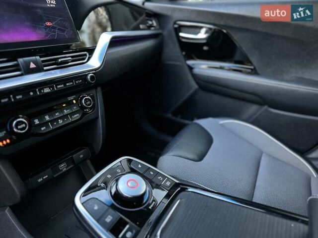 Серый Киа Niro, объемом двигателя 0 л и пробегом 88 тыс. км за 18500 $, фото 16 на Automoto.ua