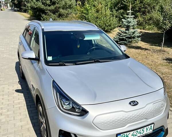 Киа Niro 2020 в Костополе на Automoto.ua Серый Киа Niro, объемом двигателя 0 л и пробегом 113 тыс. км за 18888 $, фото 2 на Automoto.ua