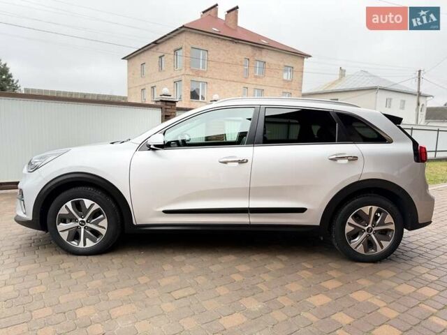 Сірий Кіа Niro, об'ємом двигуна 0 л та пробігом 71 тис. км за 21999 $, фото 9 на Automoto.ua