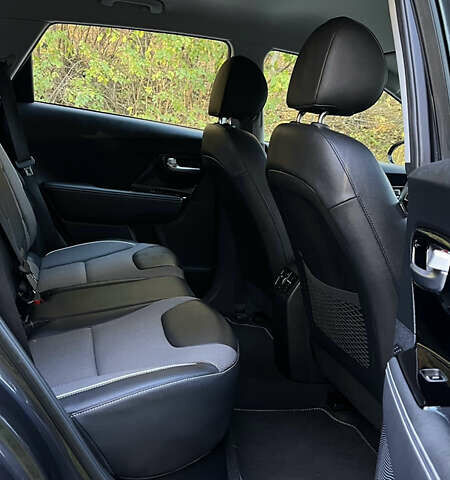 Сірий Кіа Niro, об'ємом двигуна 0 л та пробігом 114 тис. км за 19400 $, фото 20 на Automoto.ua
