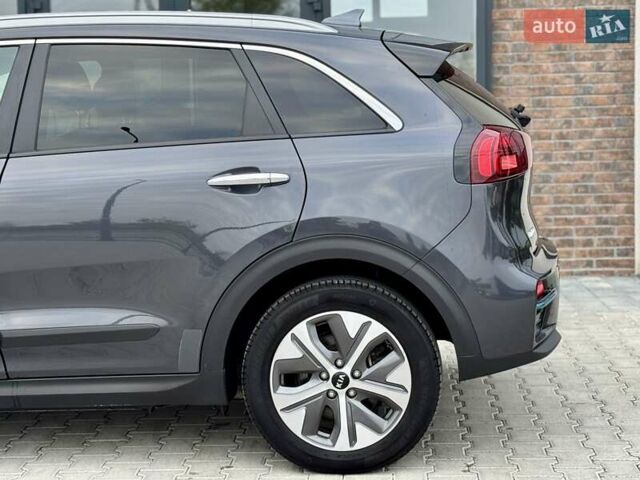 Серый Киа Niro, объемом двигателя 0 л и пробегом 150 тыс. км за 18500 $, фото 28 на Automoto.ua