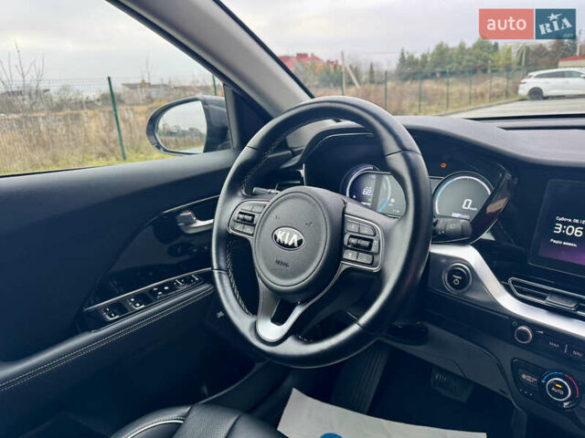 Серый Киа Niro, объемом двигателя 0 л и пробегом 109 тыс. км за 20500 $, фото 43 на Automoto.ua