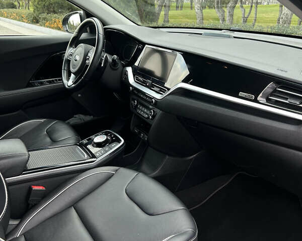 Сірий Кіа Niro, об'ємом двигуна 0 л та пробігом 113 тис. км за 19580 $, фото 32 на Automoto.ua