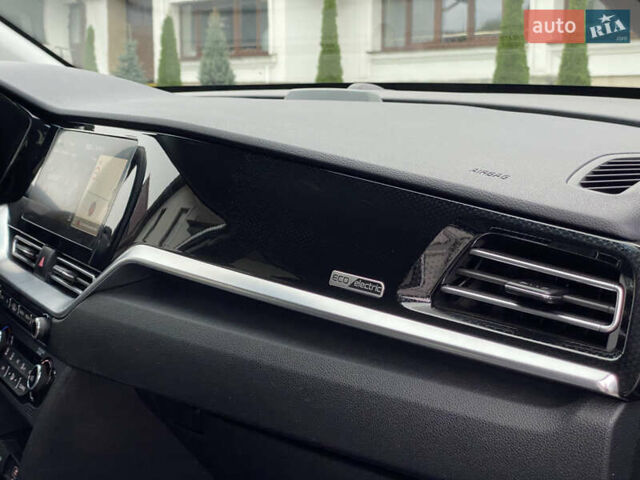 Сірий Кіа Niro, об'ємом двигуна 0 л та пробігом 63 тис. км за 20899 $, фото 40 на Automoto.ua