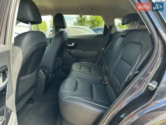 Сірий Кіа Niro, об'ємом двигуна 0 л та пробігом 97 тис. км за 22600 $, фото 49 на Automoto.ua