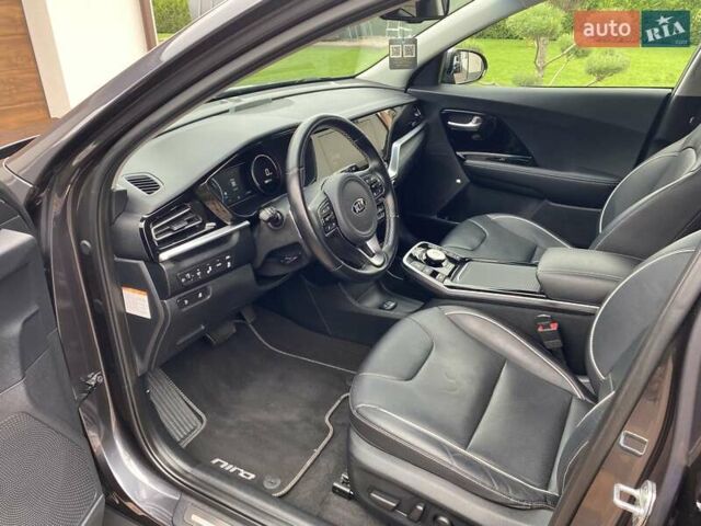 Серый Киа Niro, объемом двигателя 0 л и пробегом 117 тыс. км за 20470 $, фото 15 на Automoto.ua