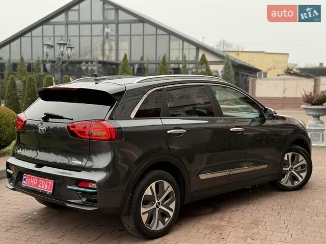 Серый Киа Niro, объемом двигателя 0 л и пробегом 125 тыс. км за 18950 $, фото 19 на Automoto.ua