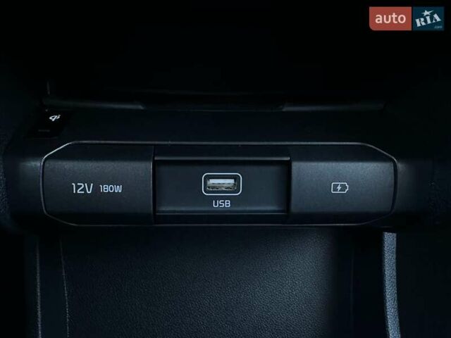 Сірий Кіа Niro, об'ємом двигуна 0 л та пробігом 58 тис. км за 23400 $, фото 10 на Automoto.ua