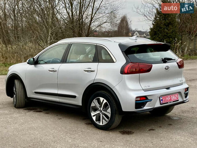 Серый Киа Niro, объемом двигателя 0 л и пробегом 95 тыс. км за 17200 $, фото 6 на Automoto.ua
