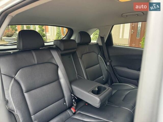 Сірий Кіа Niro, об'ємом двигуна 0 л та пробігом 118 тис. км за 19300 $, фото 119 на Automoto.ua