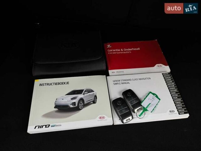 Серый Киа Niro, объемом двигателя 0 л и пробегом 156 тыс. км за 18500 $, фото 4 на Automoto.ua