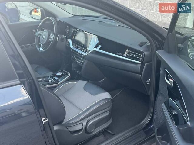Сірий Кіа Niro, об'ємом двигуна 0 л та пробігом 93 тис. км за 17900 $, фото 7 на Automoto.ua