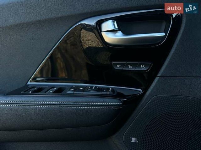 Сірий Кіа Niro, об'ємом двигуна 0 л та пробігом 58 тис. км за 23400 $, фото 3 на Automoto.ua