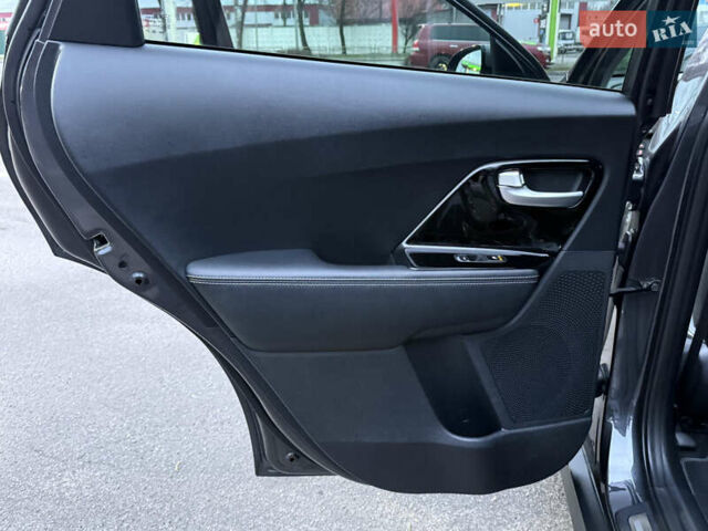 Серый Киа Niro, объемом двигателя 0 л и пробегом 165 тыс. км за 18000 $, фото 70 на Automoto.ua