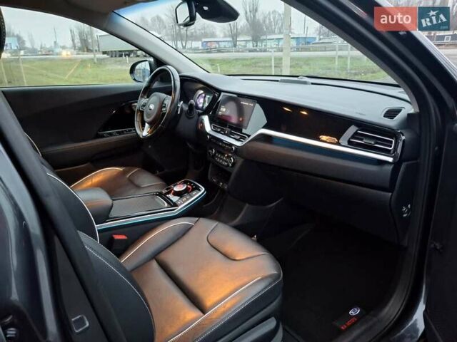 Серый Киа Niro, объемом двигателя 0 л и пробегом 150 тыс. км за 19300 $, фото 20 на Automoto.ua