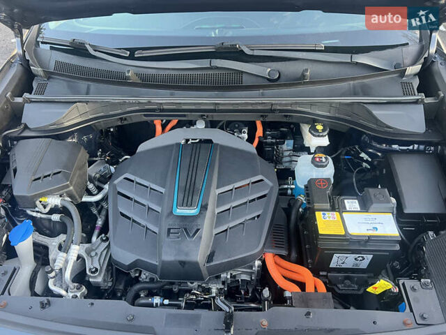Серый Киа Niro, объемом двигателя 0 л и пробегом 96 тыс. км за 19500 $, фото 31 на Automoto.ua