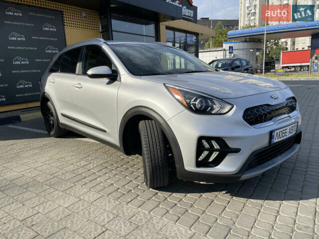 Серый Киа Niro, объемом двигателя 1.58 л и пробегом 181 тыс. км за 16000 $, фото 1 на Automoto.ua