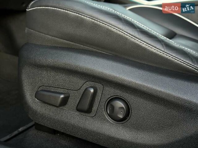 Серый Киа Niro, объемом двигателя 0 л и пробегом 74 тыс. км за 18200 $, фото 31 на Automoto.ua