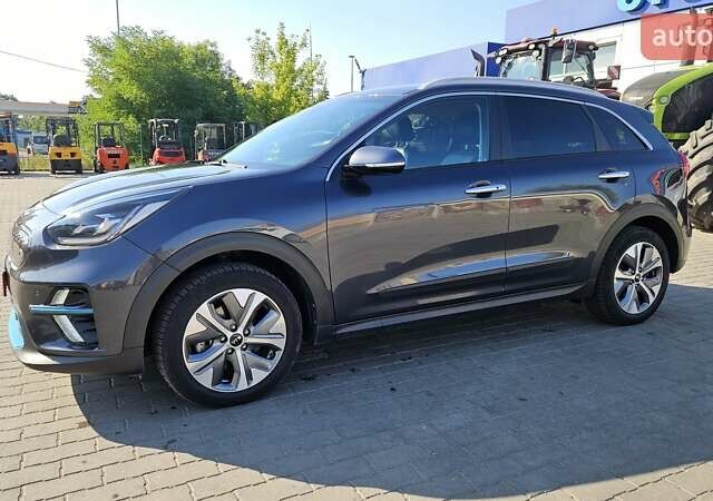 Серый Киа Niro, объемом двигателя 0 л и пробегом 145 тыс. км за 18800 $, фото 2 на Automoto.ua