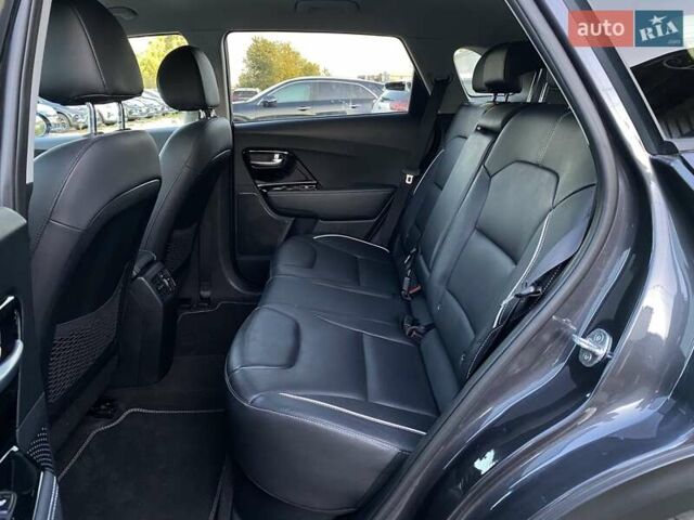 Сірий Кіа Niro, об'ємом двигуна 0 л та пробігом 107 тис. км за 21950 $, фото 64 на Automoto.ua