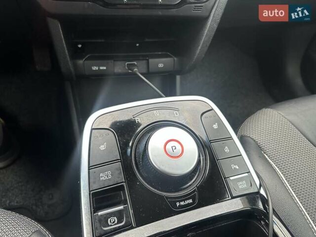 Серый Киа Niro, объемом двигателя 0 л и пробегом 117 тыс. км за 19700 $, фото 19 на Automoto.ua