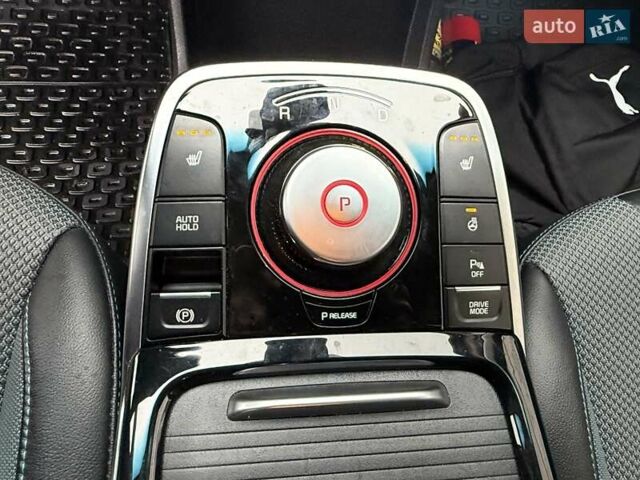 Серый Киа Niro, объемом двигателя 0 л и пробегом 125 тыс. км за 18950 $, фото 30 на Automoto.ua