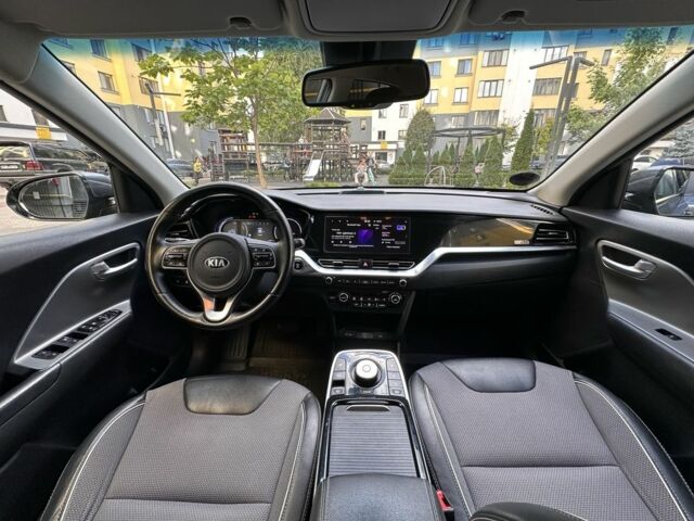 Серый Киа Niro, объемом двигателя 0 л и пробегом 112 тыс. км за 16999 $, фото 19 на Automoto.ua