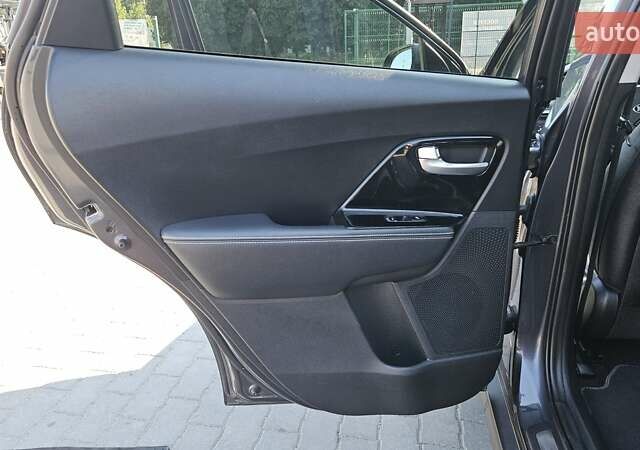 Серый Киа Niro, объемом двигателя 0 л и пробегом 145 тыс. км за 18800 $, фото 22 на Automoto.ua
