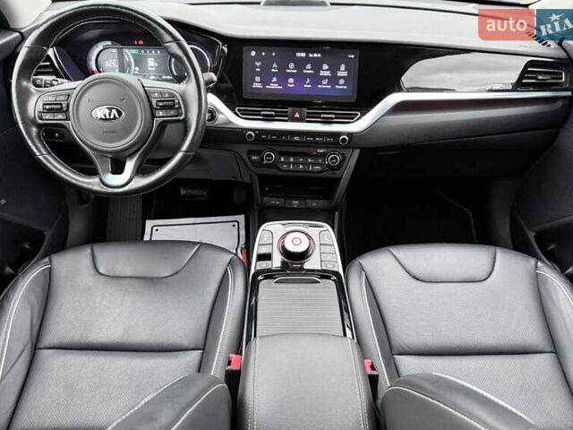 Серый Киа Niro, объемом двигателя 0 л и пробегом 126 тыс. км за 21500 $, фото 31 на Automoto.ua