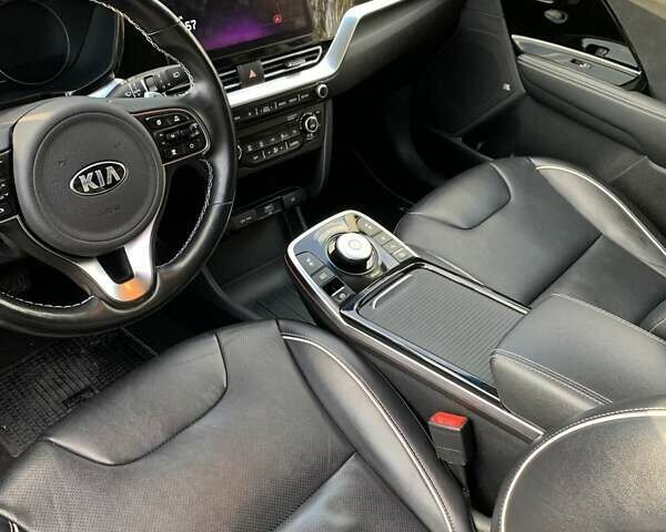 Сірий Кіа Niro, об'ємом двигуна 0 л та пробігом 128 тис. км за 18950 $, фото 14 на Automoto.ua