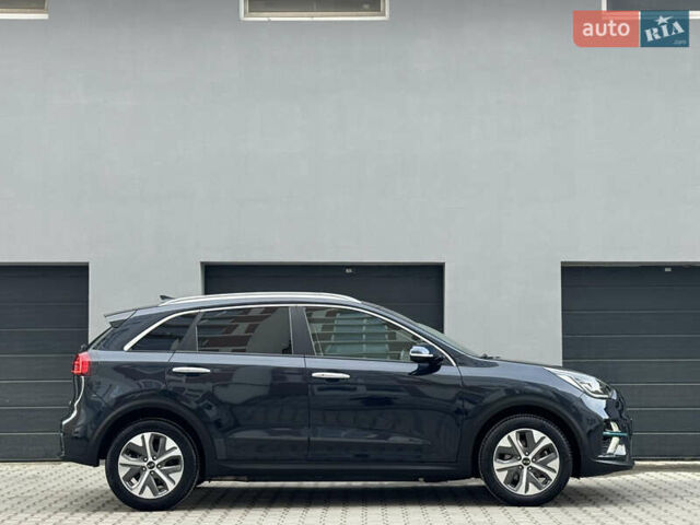Серый Киа Niro, объемом двигателя 0 л и пробегом 156 тыс. км за 18500 $, фото 16 на Automoto.ua