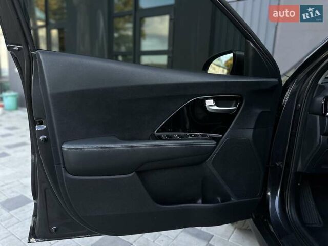 Серый Киа Niro, объемом двигателя 0 л и пробегом 88 тыс. км за 18500 $, фото 17 на Automoto.ua