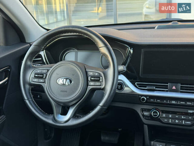 Серый Киа Niro, объемом двигателя 0 л и пробегом 139 тыс. км за 17699 $, фото 46 на Automoto.ua