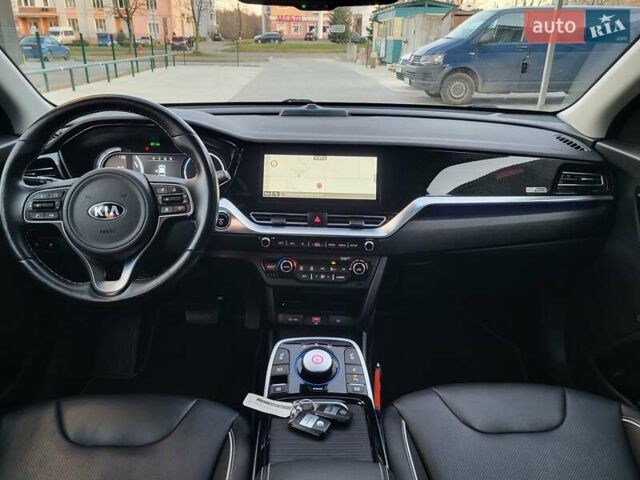 Сірий Кіа Niro, об'ємом двигуна 0 л та пробігом 117 тис. км за 19999 $, фото 13 на Automoto.ua