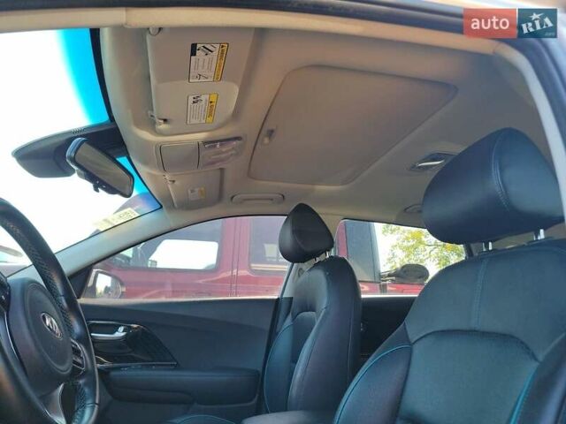 Сірий Кіа Niro, об'ємом двигуна 0 л та пробігом 76 тис. км за 13000 $, фото 11 на Automoto.ua