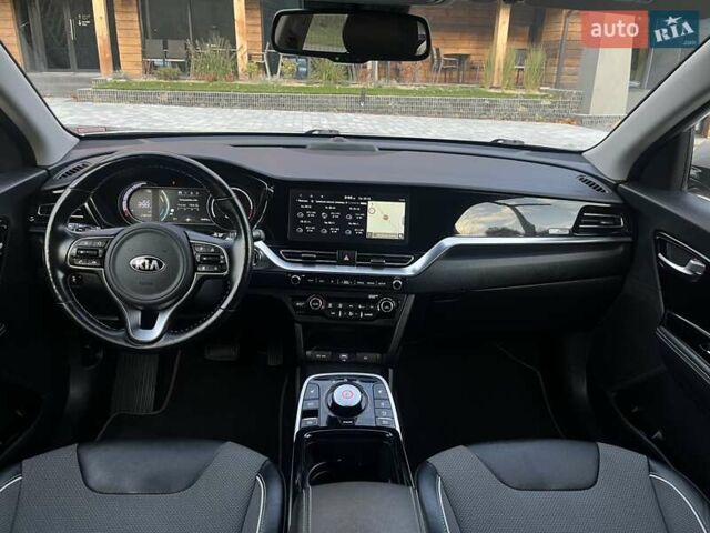 Серый Киа Niro, объемом двигателя 0 л и пробегом 72 тыс. км за 19750 $, фото 16 на Automoto.ua