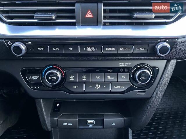 Киа Niro 2020 в Львове на Automoto.ua Серый Киа Niro, объемом двигателя 0 л и пробегом 101 тыс. км за 20300 $, фото 47 на Automoto.ua