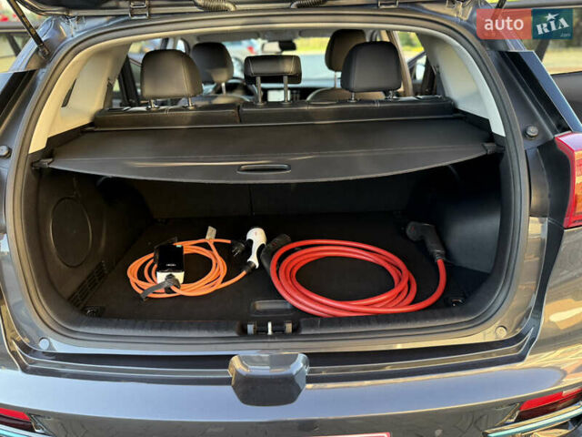 Серый Киа Niro, объемом двигателя 0 л и пробегом 145 тыс. км за 18800 $, фото 94 на Automoto.ua