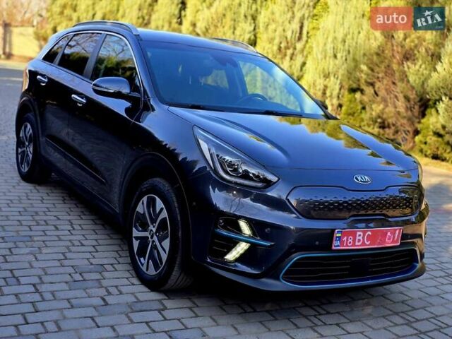 Серый Киа Niro, объемом двигателя 0 л и пробегом 70 тыс. км за 18800 $, фото 4 на Automoto.ua