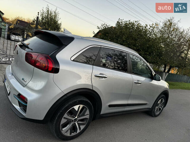 Сірий Кіа Niro, об'ємом двигуна 0 л та пробігом 120 тис. км за 22200 $, фото 11 на Automoto.ua