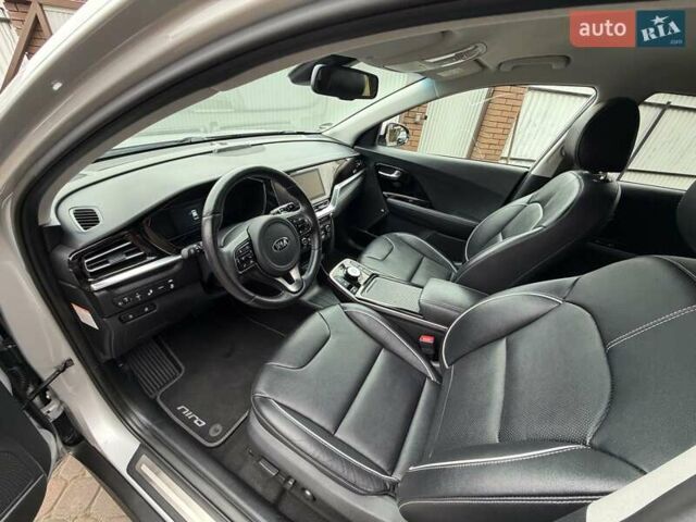 Сірий Кіа Niro, об'ємом двигуна 0 л та пробігом 71 тис. км за 21999 $, фото 38 на Automoto.ua