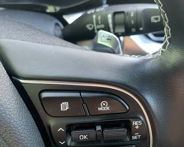 Сірий Кіа Niro, об'ємом двигуна 0 л та пробігом 73 тис. км за 18900 $, фото 27 на Automoto.ua