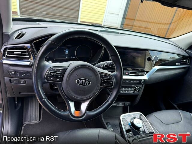 Сірий Кіа Niro, об'ємом двигуна 0.15 л та пробігом 58 тис. км за 21850 $, фото 5 на Automoto.ua