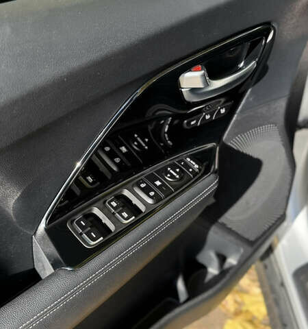 Сірий Кіа Niro, об'ємом двигуна 0 л та пробігом 115 тис. км за 21913 $, фото 10 на Automoto.ua