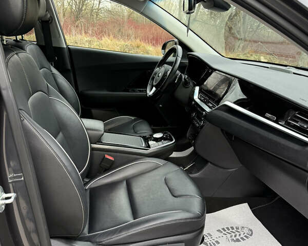 Серый Киа Niro, объемом двигателя 0 л и пробегом 120 тыс. км за 19750 $, фото 15 на Automoto.ua