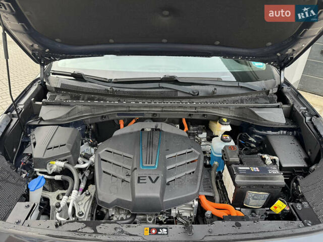 Серый Киа Niro, объемом двигателя 0 л и пробегом 156 тыс. км за 18500 $, фото 49 на Automoto.ua