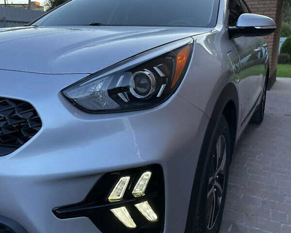 Серый Киа Niro, объемом двигателя 1.58 л и пробегом 67 тыс. км за 22600 $, фото 11 на Automoto.ua