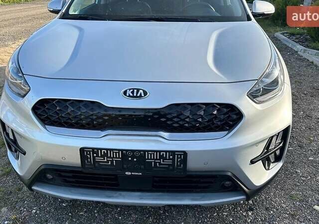 Сірий Кіа Niro, об'ємом двигуна 1.58 л та пробігом 83 тис. км за 18000 $, фото 1 на Automoto.ua