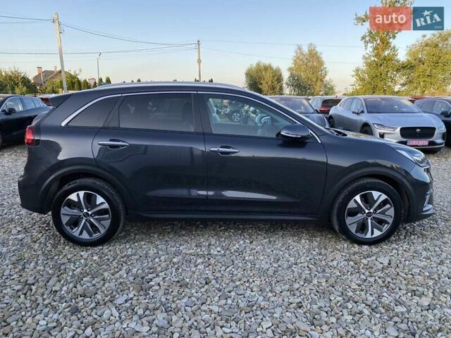 Сірий Кіа Niro, об'ємом двигуна 0 л та пробігом 107 тис. км за 21950 $, фото 18 на Automoto.ua